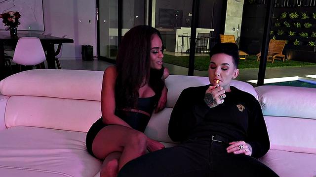 Ebony amateur dyke eats pussy after pussylicked