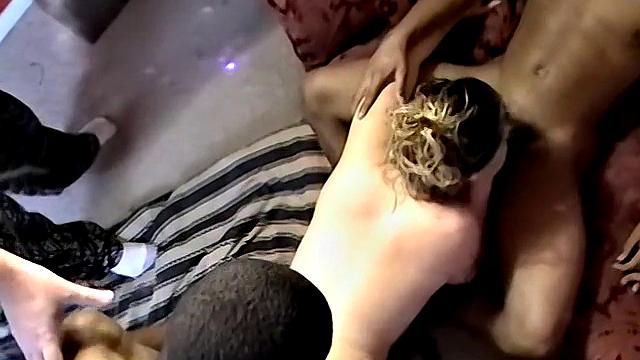 Джессика принимает двух парней с большими членами - Джессика, Бен и Рэндалл