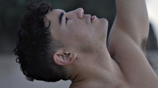 Muscled eager jock 3way pounding after stroking