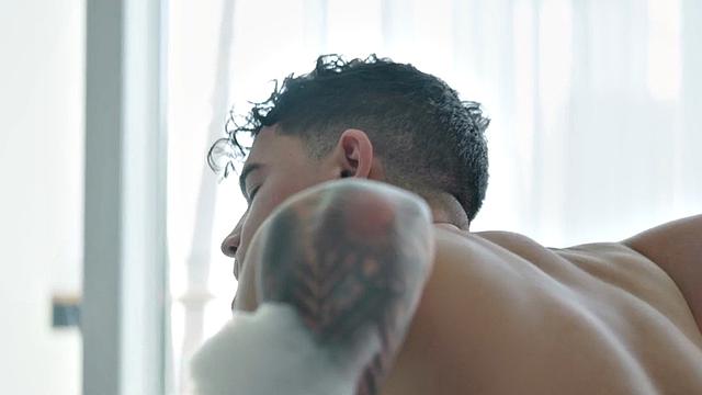 Muscled eager jock 3way pounding after stroking