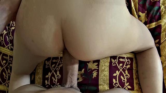 Рэйчел Джеймс скачет на члене JMac на улице и ловит его кончину