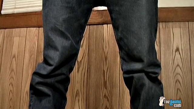 Sticky Boy Feet Covered In Cum - Alexxx