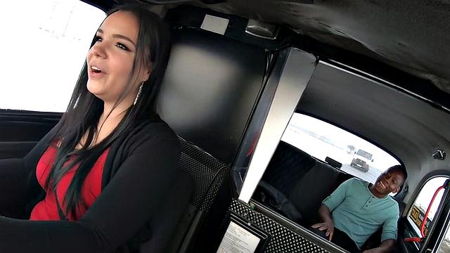 Curvy taxi amateur babe rides client's BBC outdoor