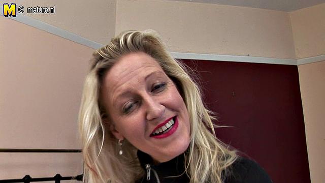 британская тётка бросила чай ради лесбийских шалостей