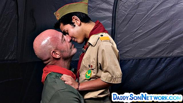 2 Muscle DILF gives ass to teenboys