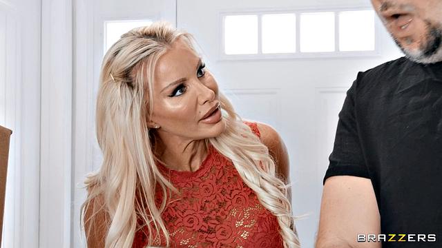 MILF Gets Railed By Mover