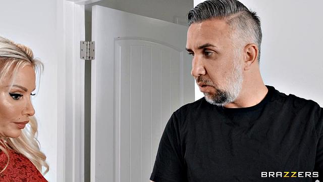 MILF Gets Railed By Mover