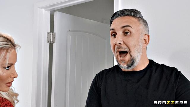 MILF Gets Railed By Mover