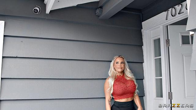 MILF Gets Railed By Mover