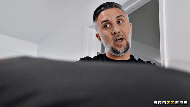 MILF Gets Railed By Mover