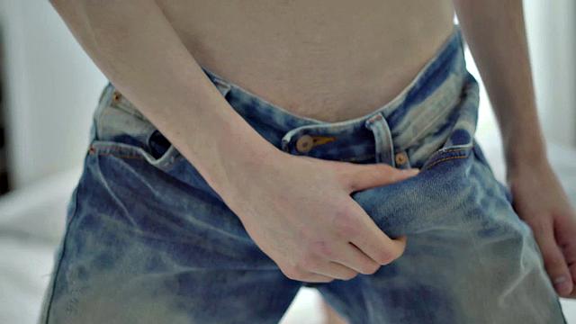 Hung twink wanking big cock after showing body