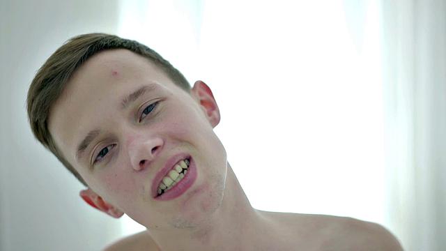 Hung twink wanking big cock after showing body