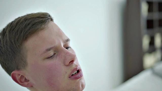 Hung twink wanking big cock after showing body