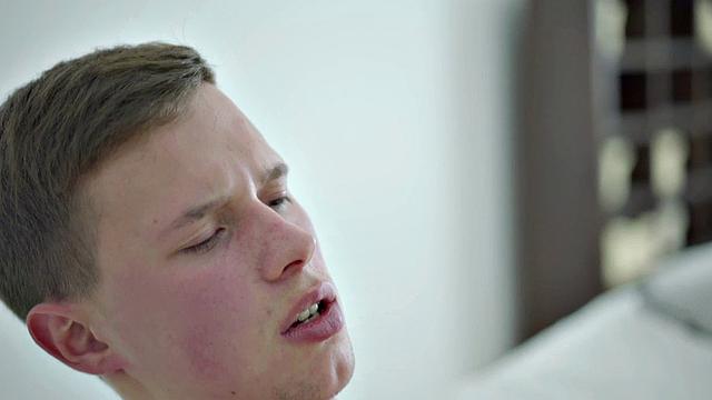 Hung twink wanking big cock after showing body