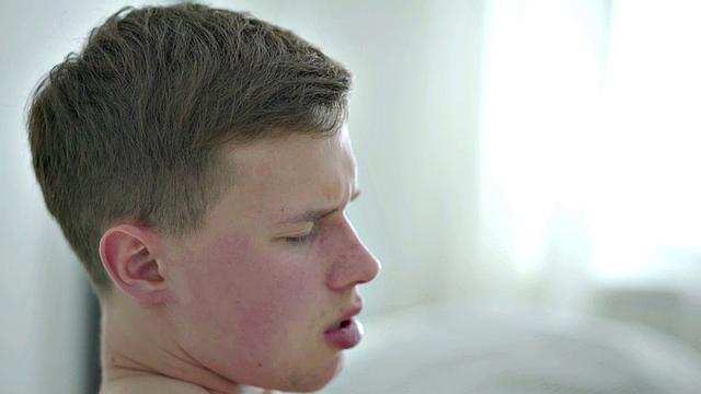 Hung twink wanking big cock after showing body