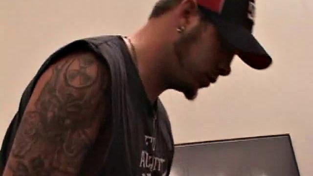 Skater Elijah Beats Off