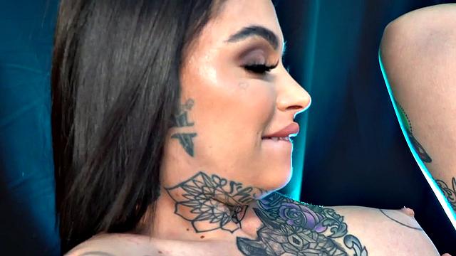 Tattooed amateur dykes lick each others pussy