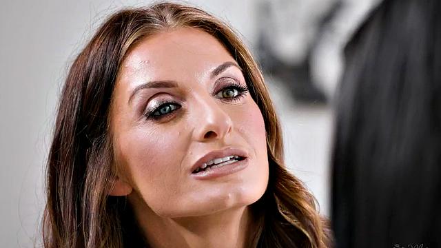 Pussyeating 21yo GF licks MILFs foot in scissoring sex