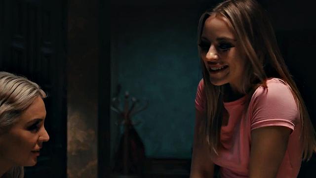 Facesitting dyke MILF licks pussy of tattooed babe