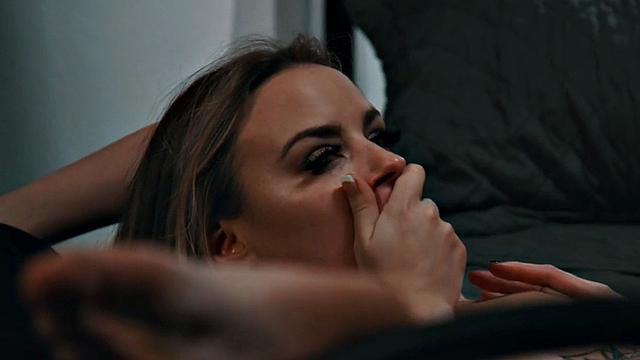 Facesitting dyke MILF licks pussy of tattooed babe