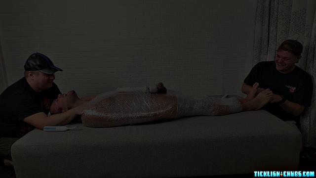 Pup Saki связан - с Pup Saki, Райдером и Мэттом