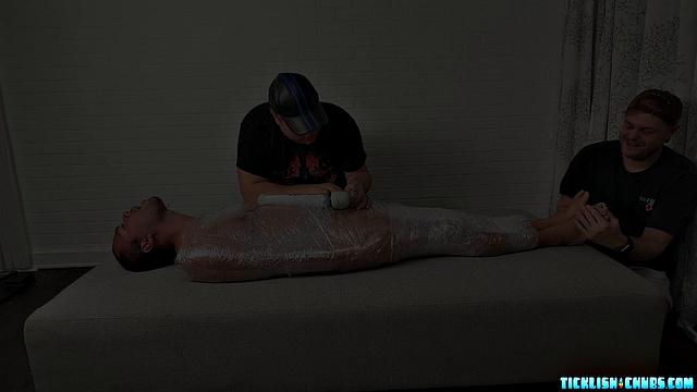 Pup Saki связан - с Pup Saki, Райдером и Мэттом