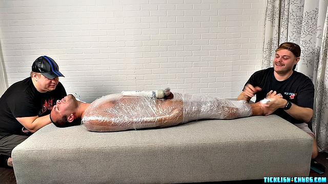 Pup Saki связан - с Pup Saki, Райдером и Мэттом