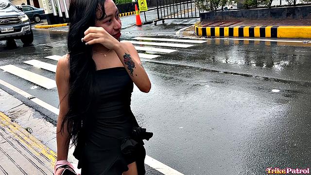 Азиатка с гладкой киской без устали делает глубокий минет и ловит сперму на лицо.