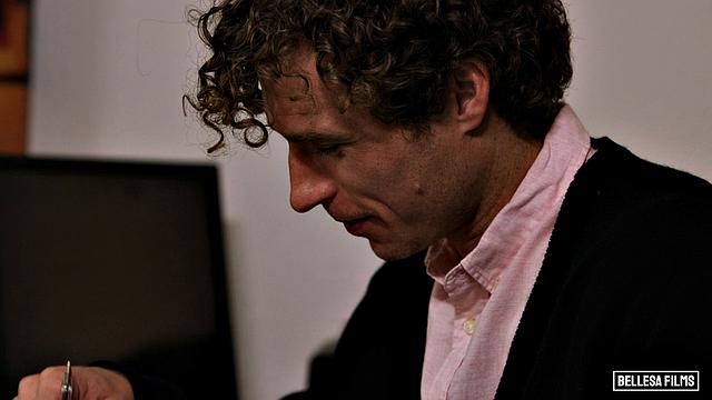 офисная страсть: преподавательница не сдерживает себя