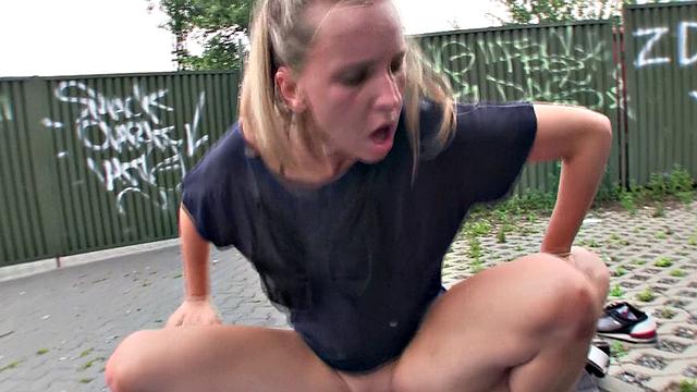 Blonde in jeans gets taken for a ride in wild outdoor fuckfest