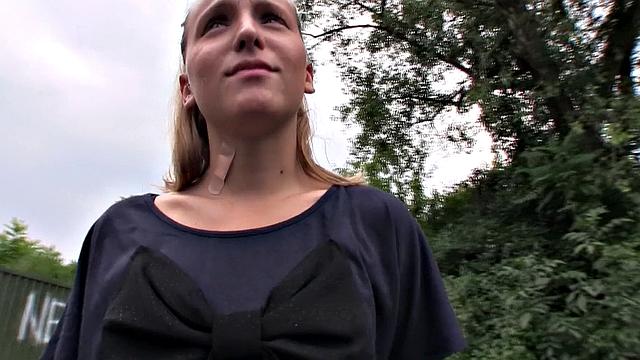 Blonde in jeans gets taken for a ride in wild outdoor fuckfest