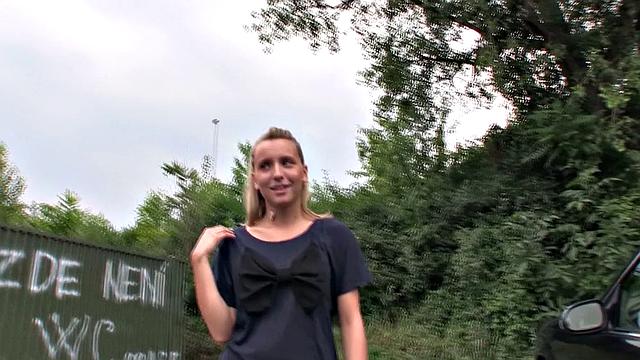 Blonde in jeans gets taken for a ride in wild outdoor fuckfest