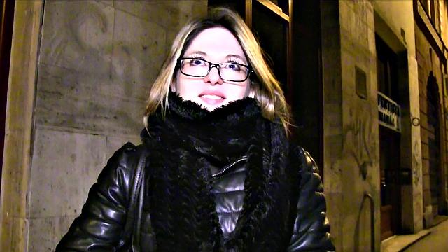 Amateur French Tourist gets a hot facial in public stairwell