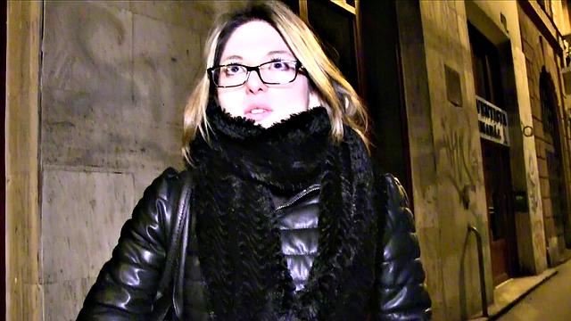 Amateur French Tourist gets a hot facial in public stairwell