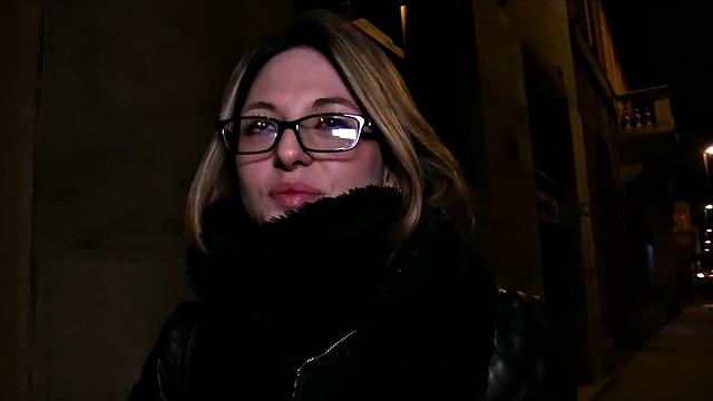 Amateur French Tourist gets a hot facial in public stairwell