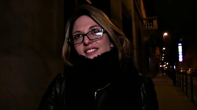 Amateur French Tourist gets a hot facial in public stairwell