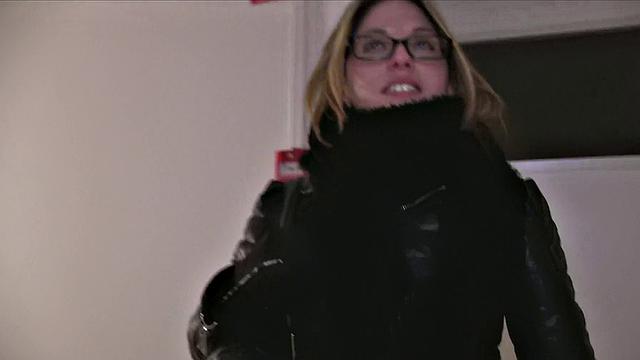 Amateur French Tourist gets a hot facial in public stairwell