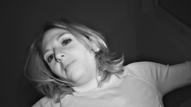 Amateur French Tourist gets a hot facial in public stairwell