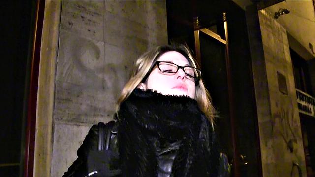 Amateur French Tourist gets a hot facial in public stairwell