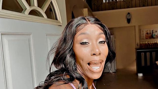 Curvy ebony babe squirting on cock while pounded