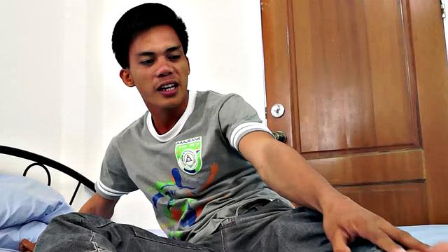 The gorgeous gay Asian twink Argie shows off his beautiful Asian boy feet for you