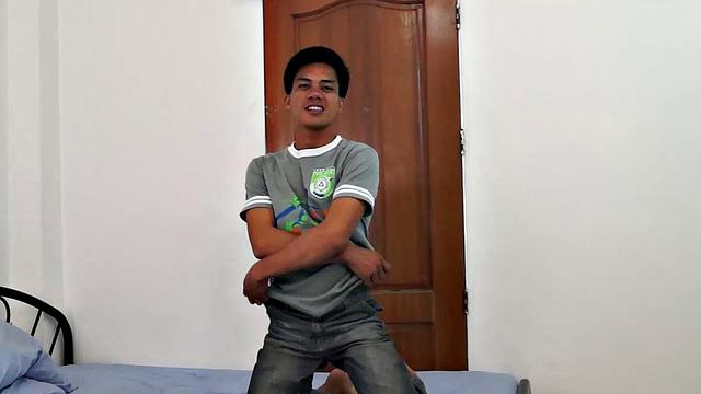 The gorgeous gay Asian twink Argie shows off his beautiful Asian boy feet for you