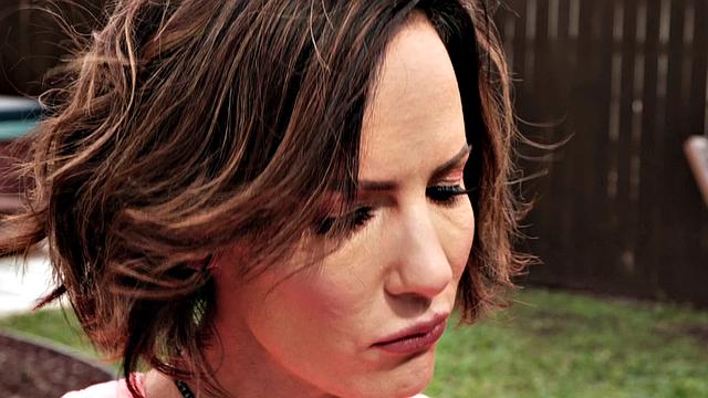 Super-hot MILF meets neighborhood man