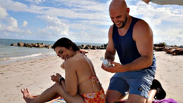 Big booty amateur slut with big boobs fucked on public beach