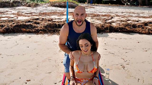 Big booty amateur slut with big boobs fucked on public beach