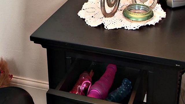 Breaking into Kelly Leigh's asshole