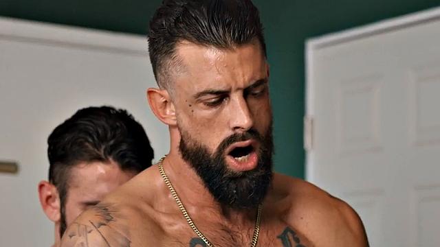 Bisexual dudes fuck big-titted lady in threesome