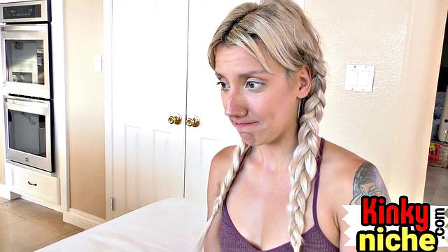 Cockhungry blonde babe gets smashed