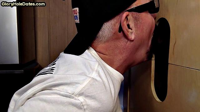 Gloryhole DILF sucks black meat in homemade closeup