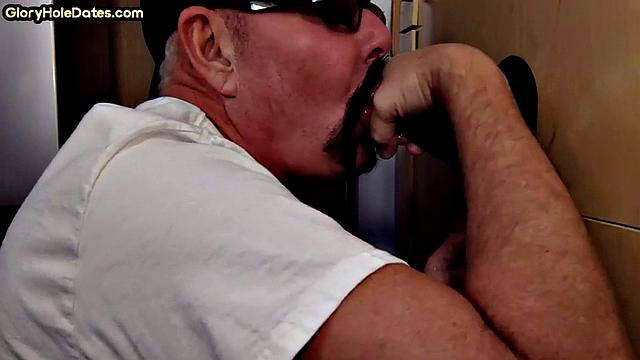 Gloryhole DILF sucks black meat in homemade closeup